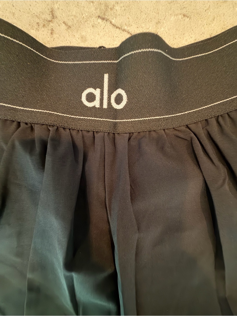 Alo Women's Black Running Athletic Shorts match point Medium - Picture 3 of 4
